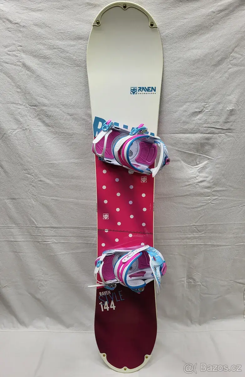 Nový snowboardový komplet Raven 144 cm s vázáním Raven