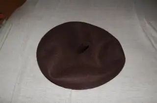 Čepice baret.