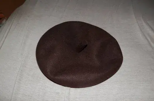 Čepice baret.