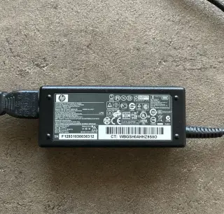Adaptér HP 65W (18.5V / 3.5A) – konektor 4.8 x 1.7 mm