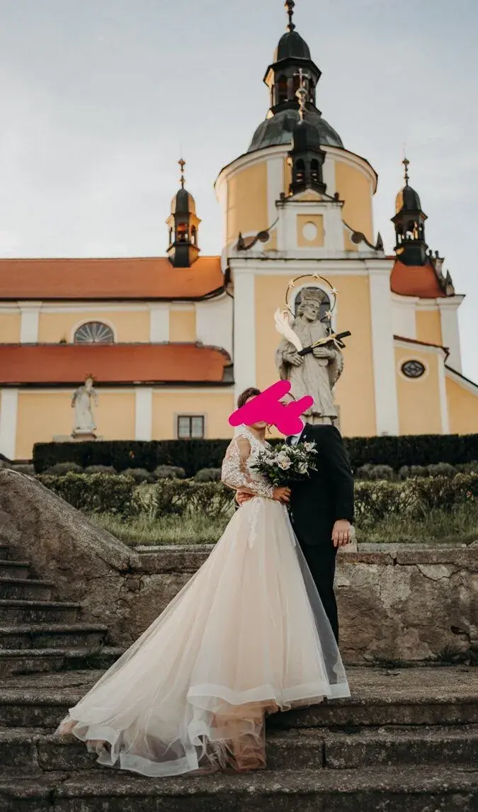 Svatební šaty