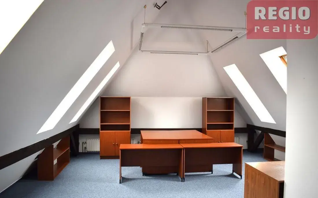 Pronájem kanceláři - 43,3m2 včetně nábytku v Třinci ul.Hřbi