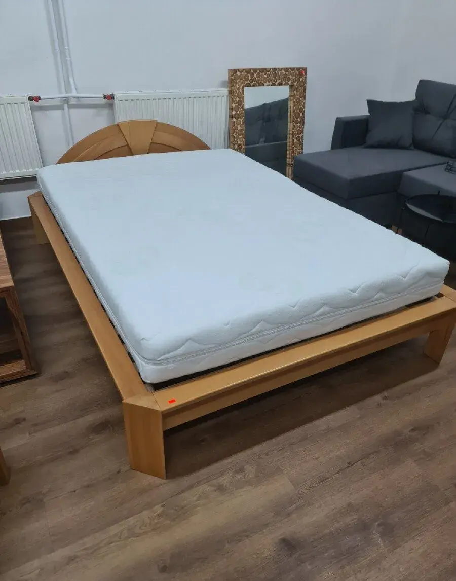 Postel 140 s matrací a roštem