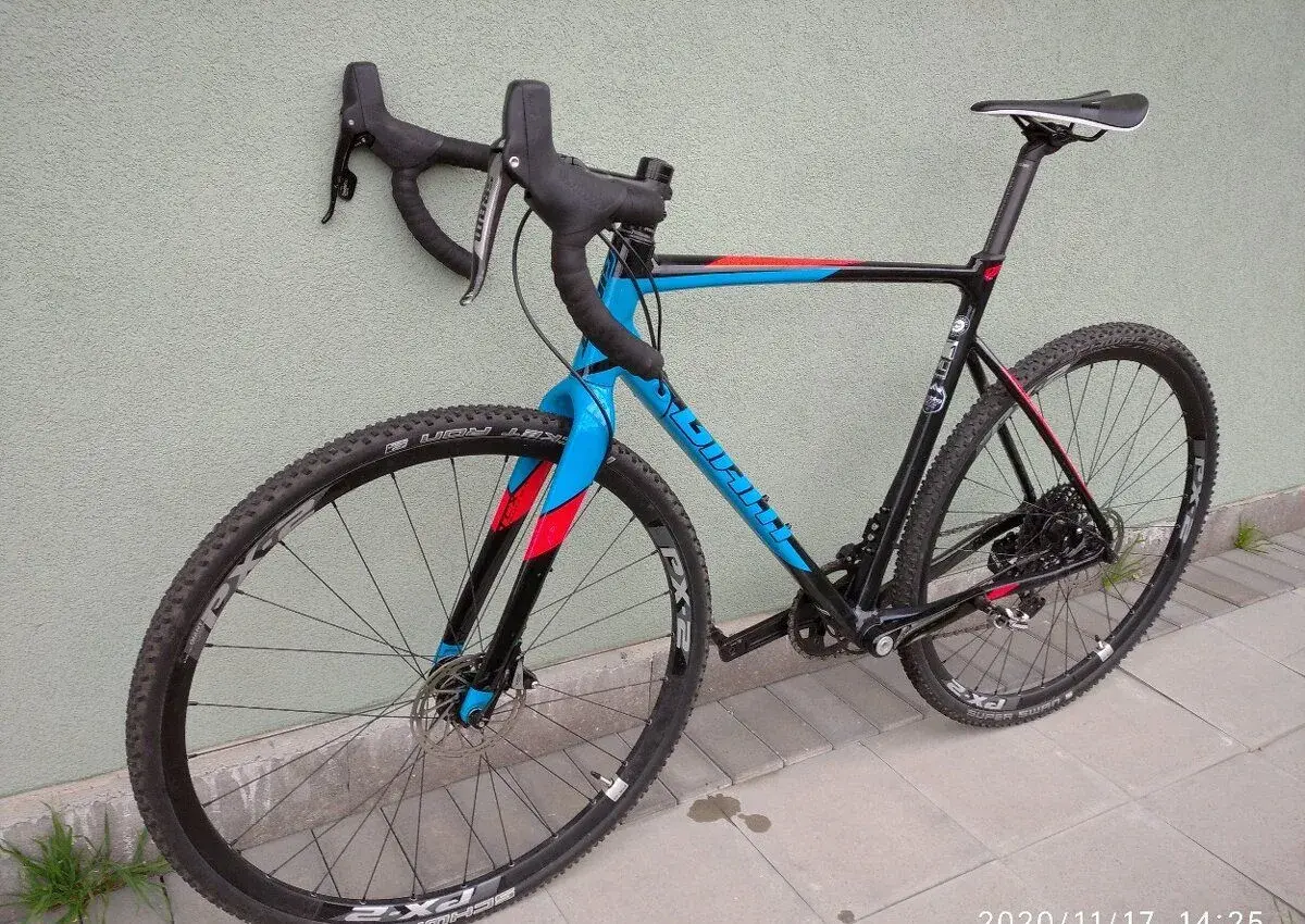 Cyklokros GIANT TCX