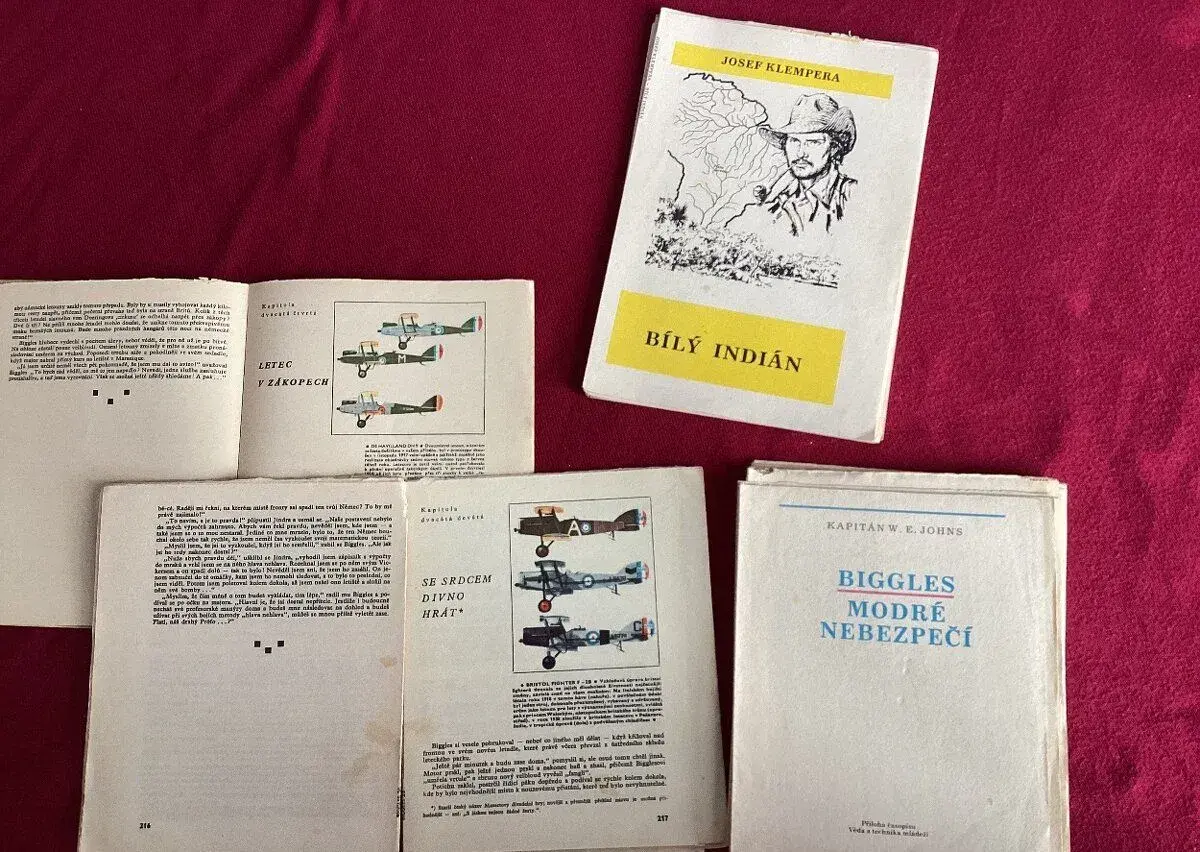 Bílý indián, Biggles a modré nebez., Bigles od velbloudích s