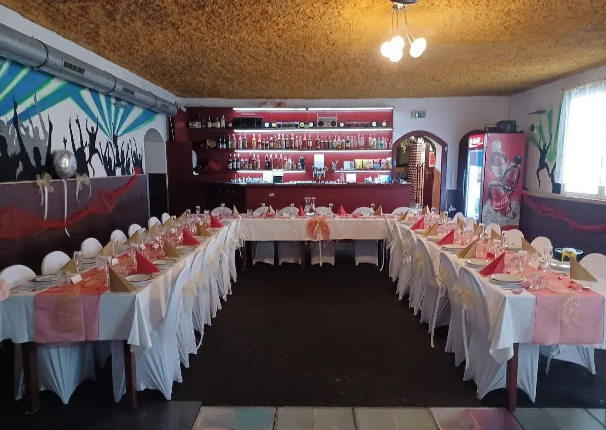 Pronájem baru, restaurace, disco, svatby, oslavy.