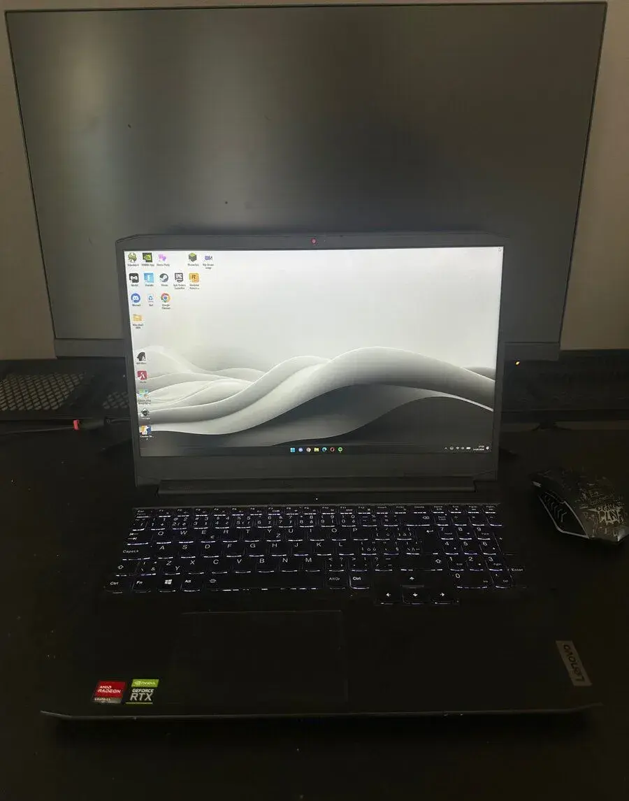 Herní notebook