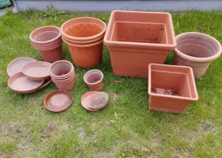 Plastové květináče