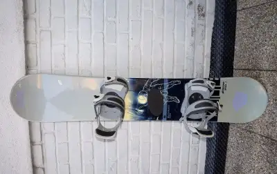 Málo jetý snowboard 150 cm CrazyCreek + vázání CrazyCreek.