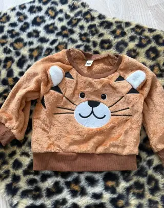 🐯 NOVÁ hřejivá chlupatá mikina s Tygříkem a oušky (vel. 80)
