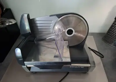Kuchyňský kráječ Philco PHFS 8010