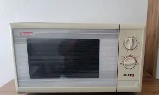 ​Retro mikrovlnná trouba MICRO 1 / MW-M 800 (krémová barva)