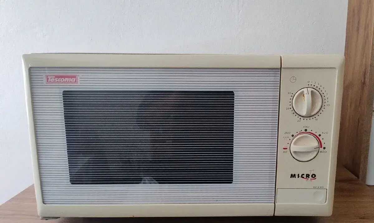 ​Retro mikrovlnná trouba MICRO 1 / MW-M 800 (krémová barva)