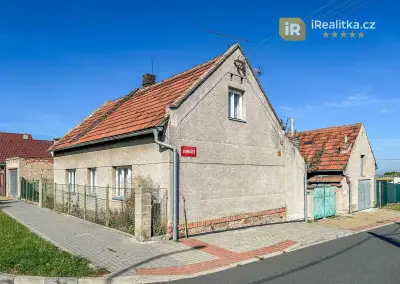 Prodej domu s garáží a zahradou - Postřižín, okr. Mělník