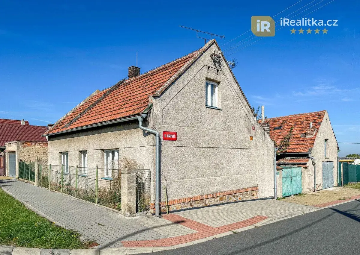 Prodej domu s garáží a zahradou - Postřižín, okr. Mělník