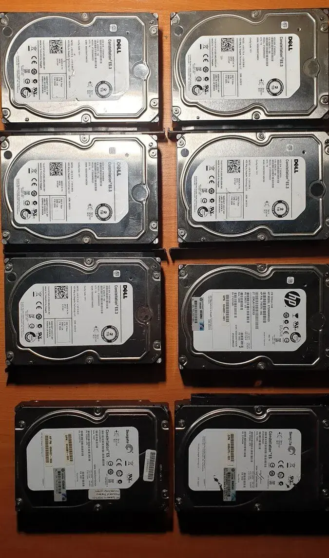 14TB SAS pole (7×2TB) + 1ks 2TB zdarma
