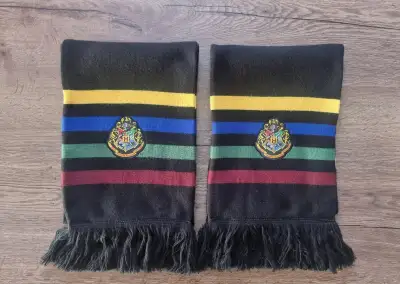 Nenošená šála Harry Potter (k dispozici 2 ks)