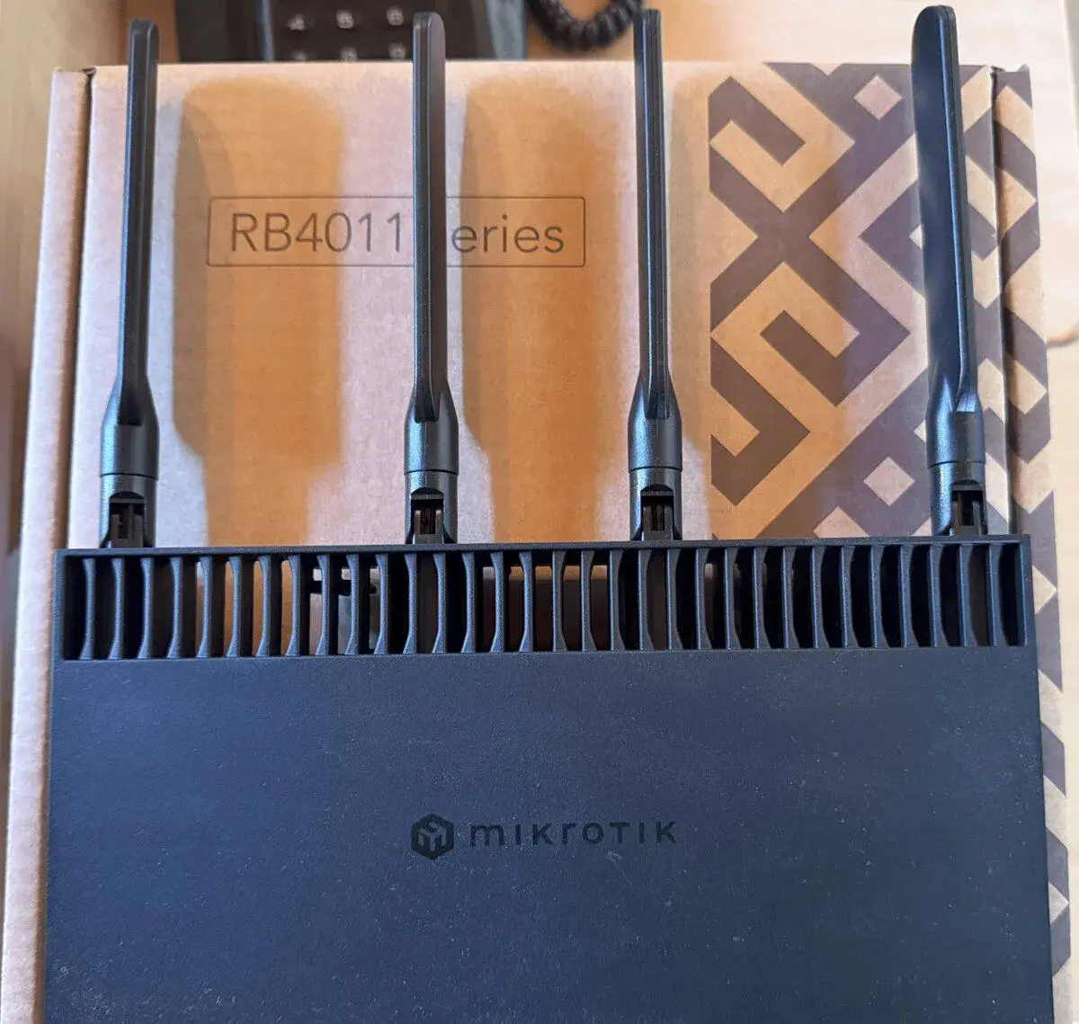 MikroTik RB4011iGS+5HacQ2HnD