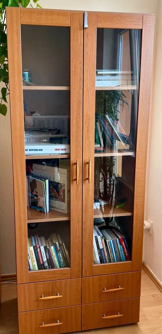VĚNUJI ZA ODVOZ NÁBYTEK Z OBÝVACÍHO POKOJE
