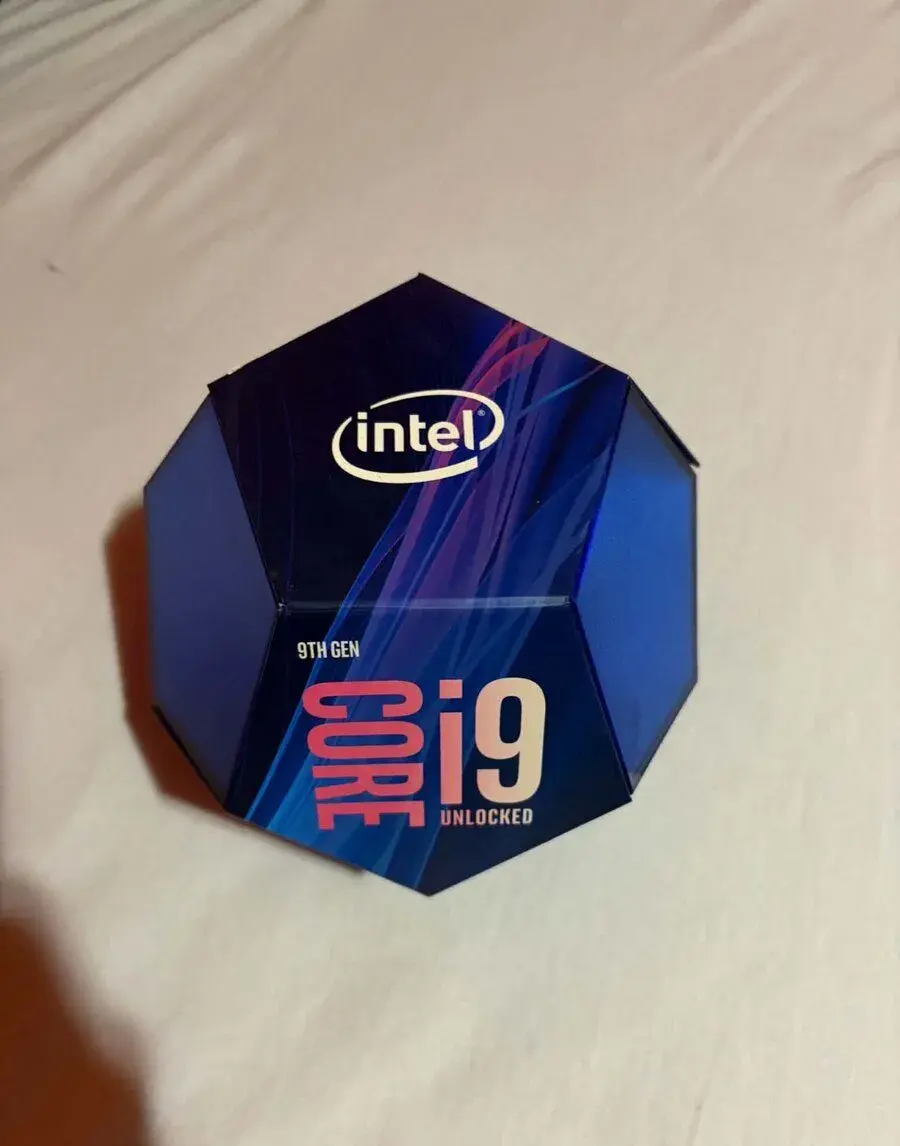 Originální prázdná krabička od procesoru Intel Core i9-9900K