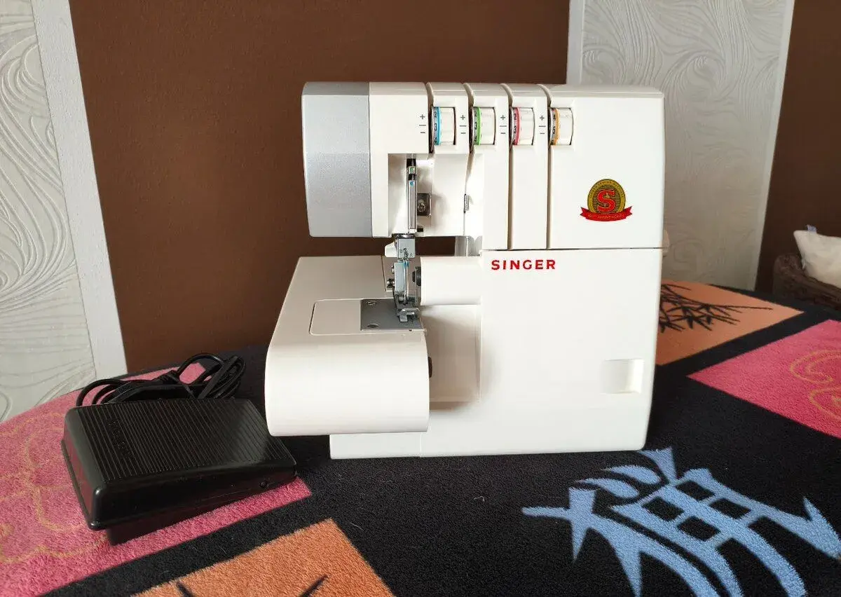 SINGER 14 SH 754 - overlock