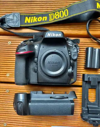 Nikon D800 FX + Battery Grip Meike