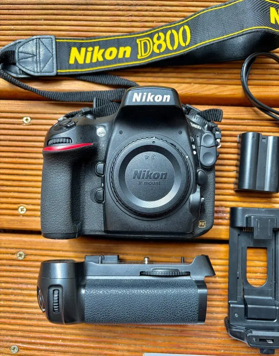 Nikon D800 FX + Battery Grip Meike