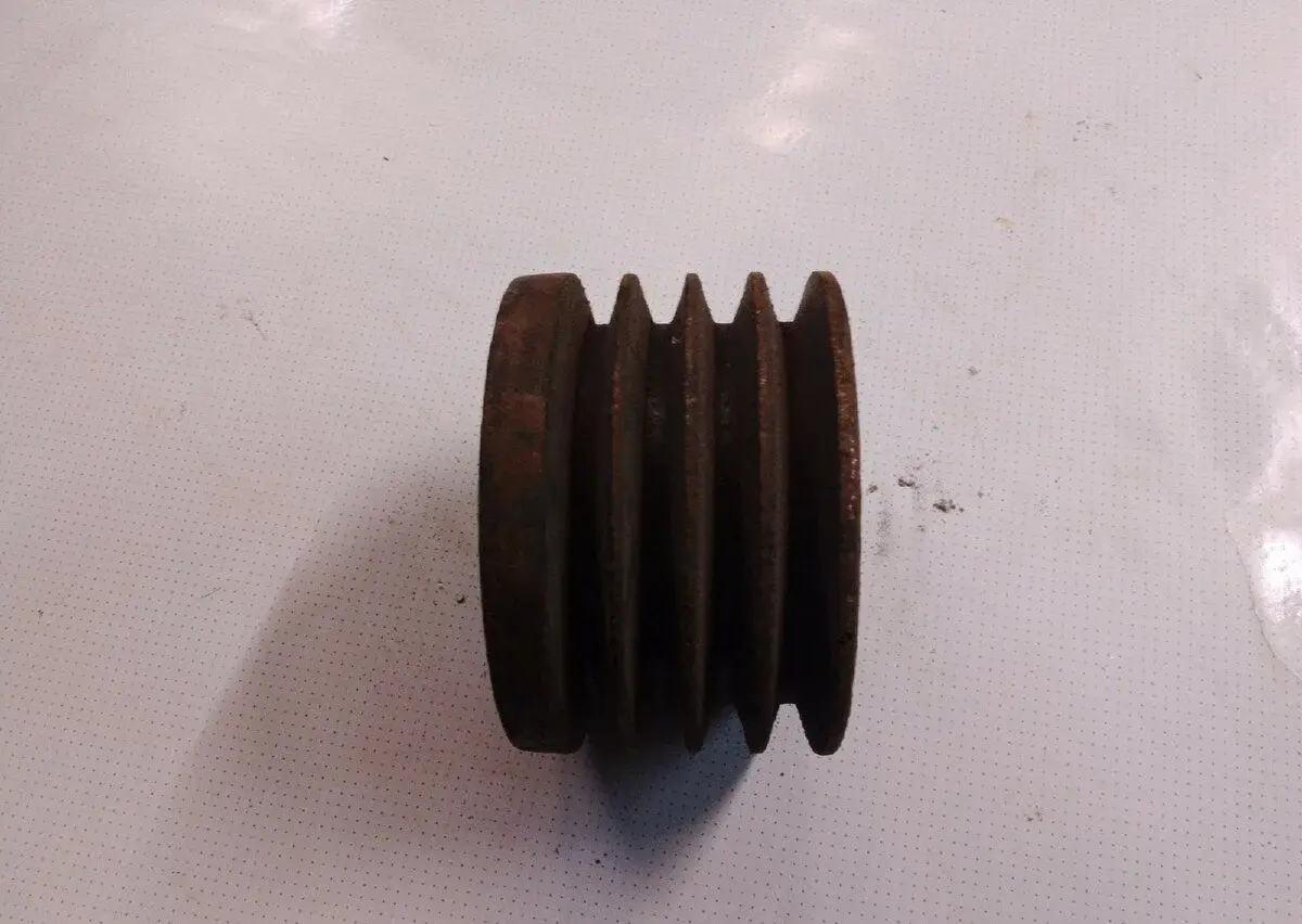 4řadá řemenice,prům.125mm,13řemeny, .