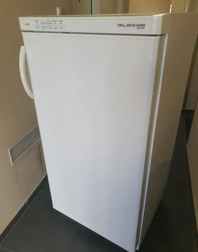 220 litrový mrazák AEG Germany