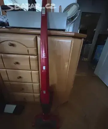 Tyčový i ruční vysavač Electrolux 2v1
