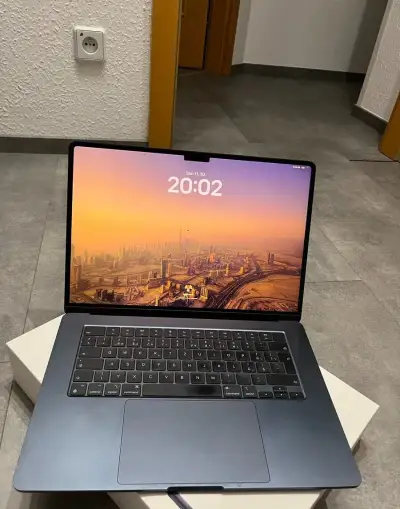 MacBook Air 15" M2, 8 GB / 256 GB, Midnight, CZ klávesnice,
