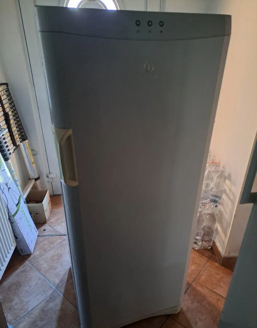 Mrazák šuplíkový Indesit na náhradní díly