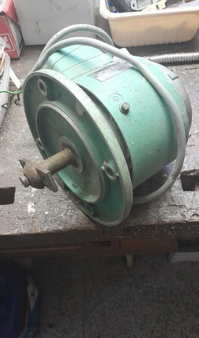 Motor přírubový