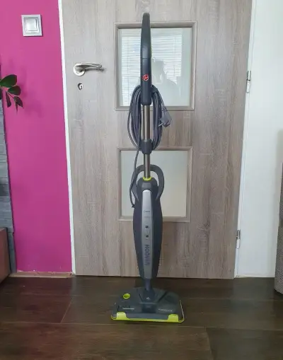 Parní čistič Hoover