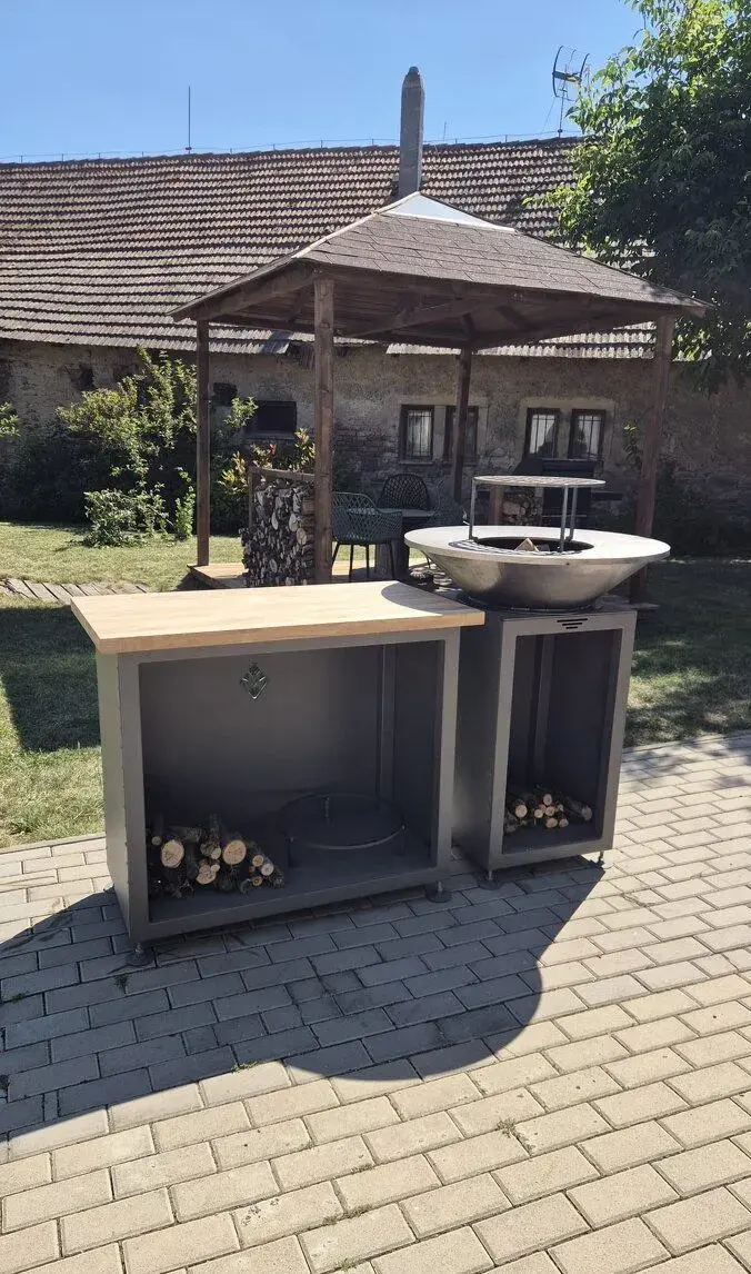 Ručně dělaný gril – masivní ocel 10 mm