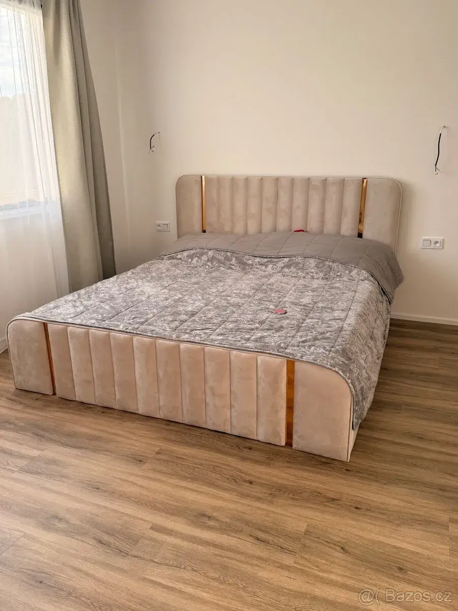 🛏️ NOVÁ čalouněná manželská postel – béžová / champagne
