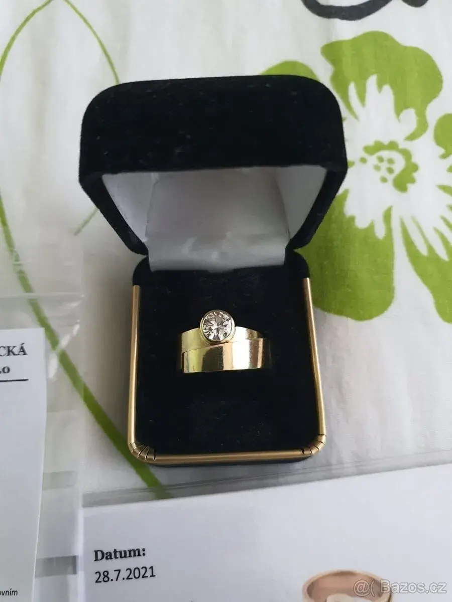 zlatý prsten s dominantním briliantem 1,13 ct (s cer