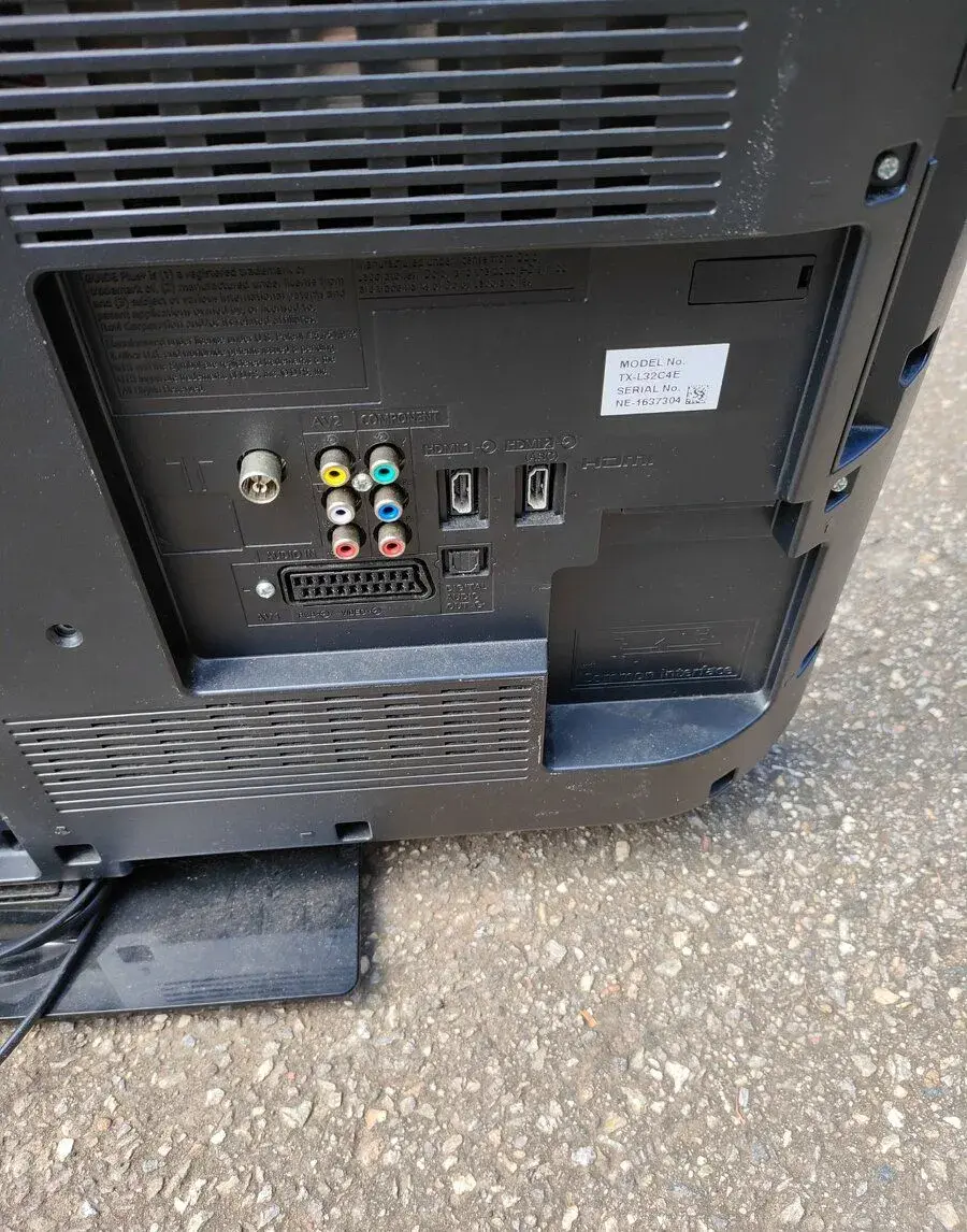 Panasonic l32c4e