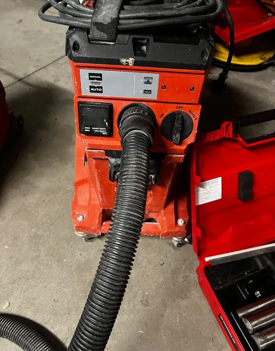 Hilti vc 40 lx + příslušenství v kufru