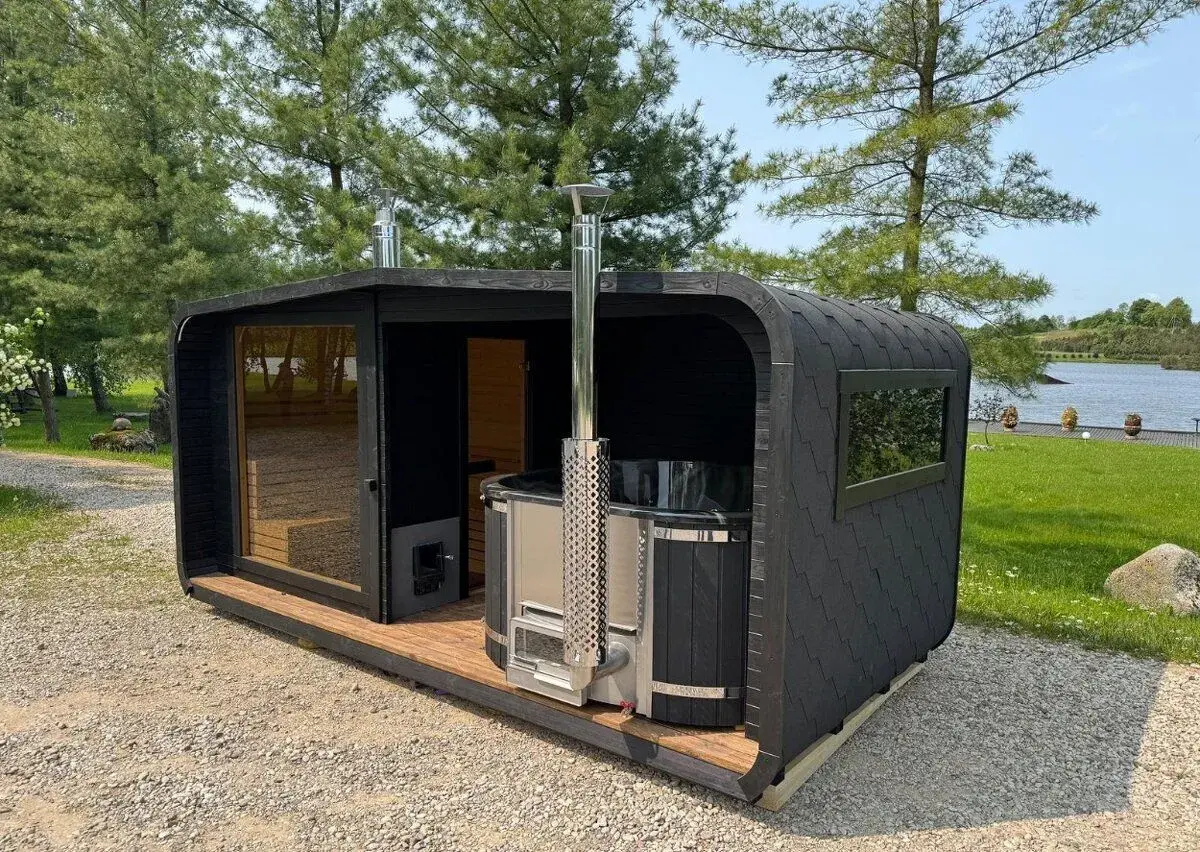 Sauna s terasou a koupaci káď Scandinawium