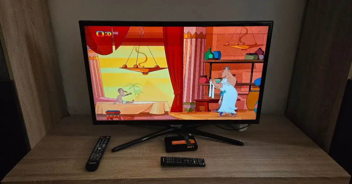 TV Samsung UE32F5500 + DO + Set-Top Box GoGen