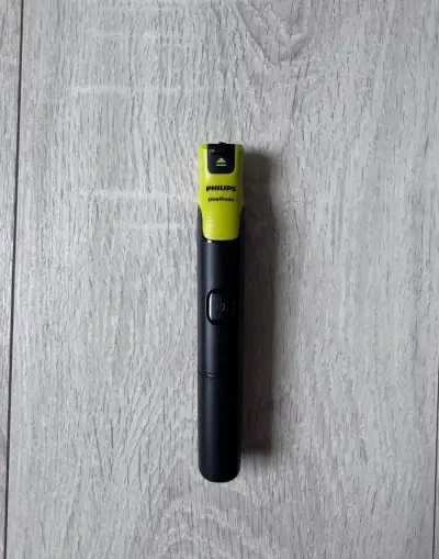Philips OneBlade 360 QP4530 holící strojek s nabíječkou