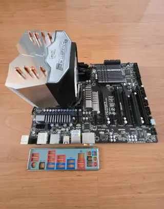 GIGABYTE GA-990FXA-UD3