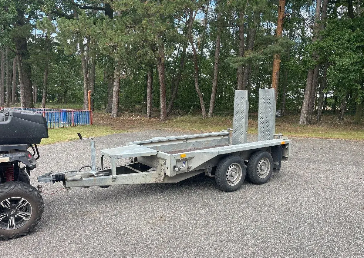 Přívěs Ifor Williams na bagr,2700kg, 128x245cm, listová pera