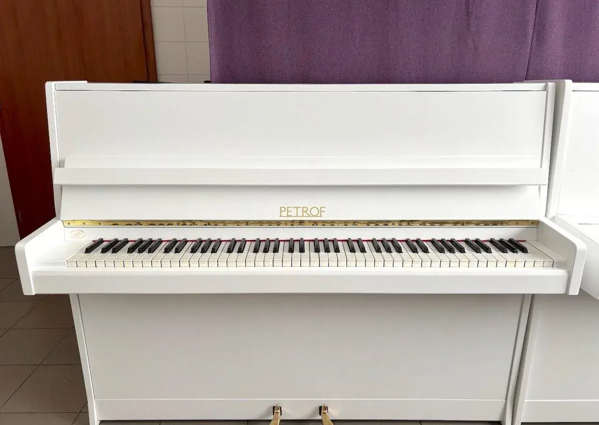 Klavír - české bílé piano Petrof 016PB