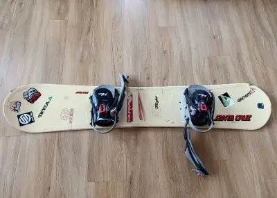 Snowboard s vázáním