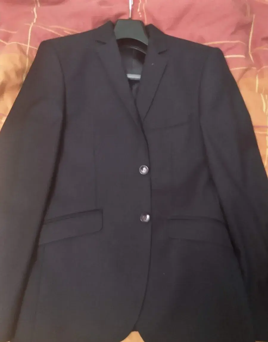 Krásný černý oblek vel.46, na výšku postavy 170cm
