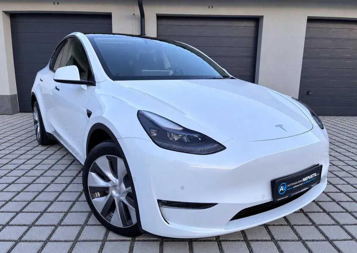 Tesla Model – 128 688 km