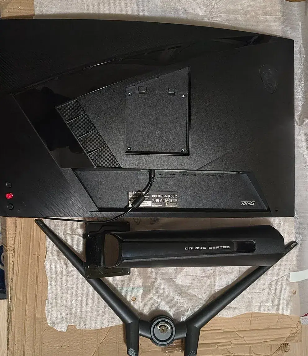 Herní monitor MSI Artymis prohnutý 27"
