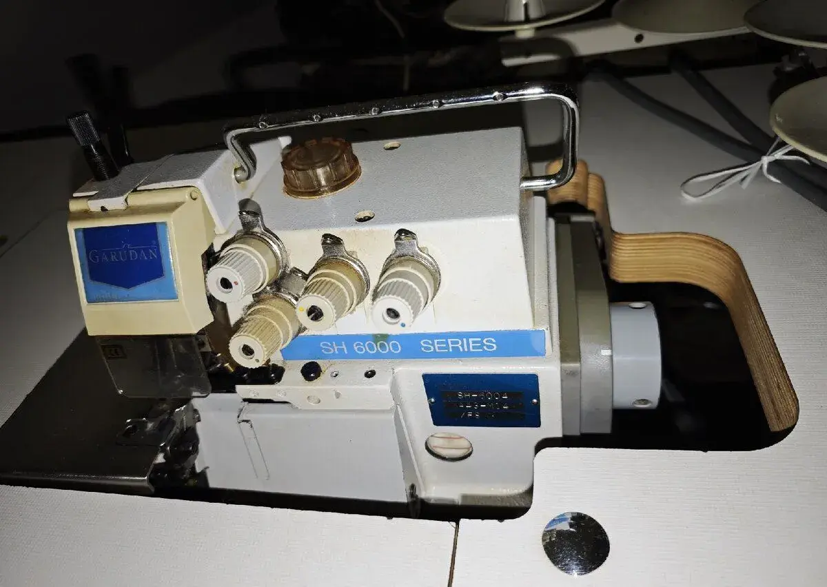 Šicí stroj overlock Garudan
